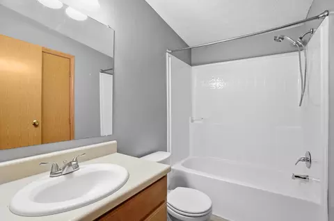 Bath - 1810 Summit St, Springfield, OH 45503 photo 2 of 2