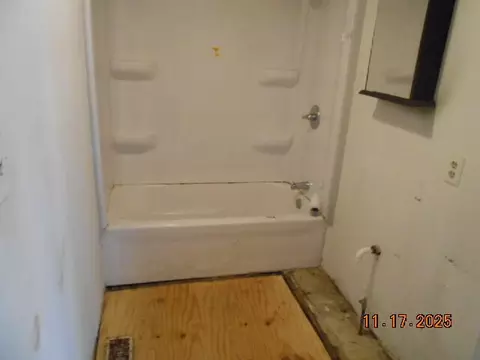 Bath - 808 W Logan St, Celina, OH 45822 photo 1 of 1