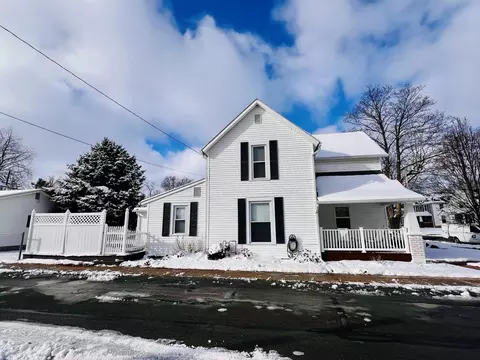 332 E Auburn Ave, Bellefontaine, OH 43311