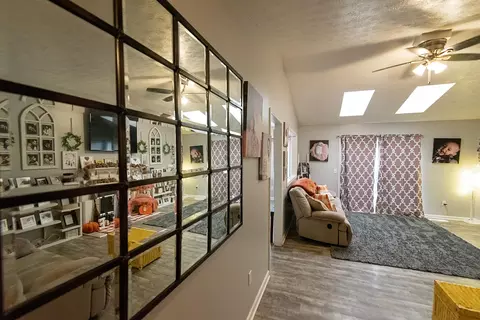 Entry Way - 4423 Tacoma St, Springfield, OH 45503 photo 2 of 3