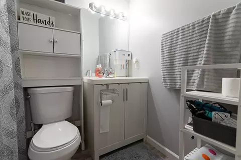 Bath - 4423 Tacoma St, Springfield, OH 45503 photo 1 of 2