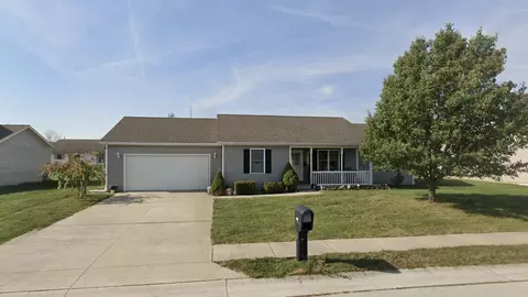 1105 Holley St, Wapakoneta, OH 45895