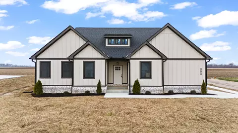 995 Rosenthal Dr, Tipp City, OH 45371