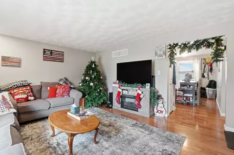 Living - 1910 Delmar Dr, Springfield, OH 45503 photo 2 of 2