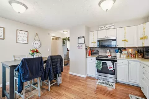 Kitchen - 1910 Delmar Dr, Springfield, OH 45503 photo 4 of 4