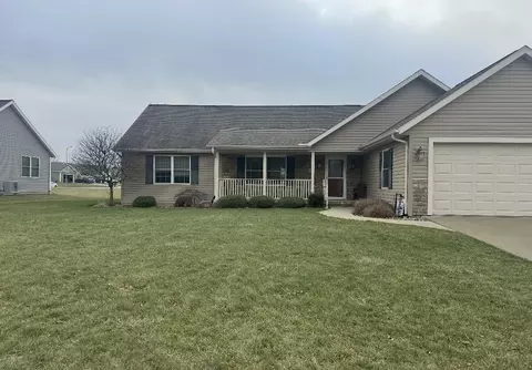 119 Woodbine Dr, Wapakoneta, OH 45895