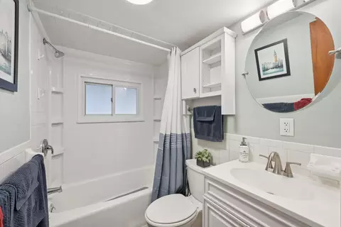 Bath - 226 Larchmont Ave, Springfield, OH 45503 photo 1 of 2