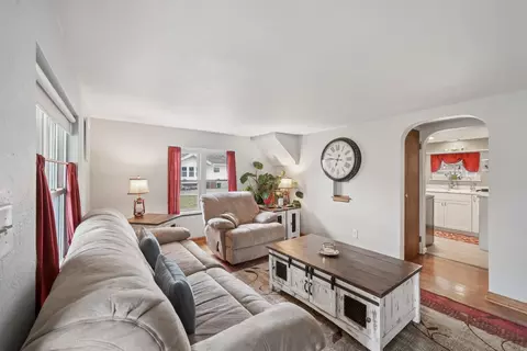 Living - 226 Larchmont Ave, Springfield, OH 45503 photo 1 of 4