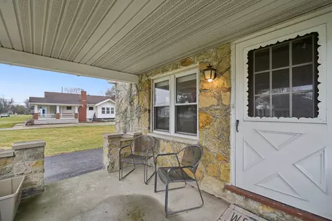 Exterior - 226 Larchmont Ave, Springfield, OH 45503 photo 4 of 13