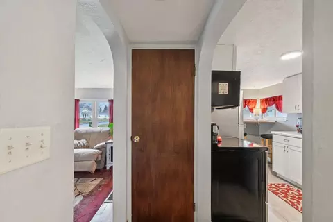Entry Way - 226 Larchmont Ave, Springfield, OH 45503 photo 2 of 4