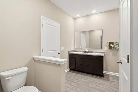 Entry Way - 4016 Chakeres Ave, Springfield, OH 45505 photo 6 of 9