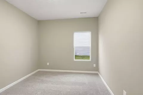 Bedroom - 4016 Chakeres Ave, Springfield, OH 45505 photo 5 of 6