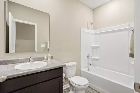 Bath - 4016 Chakeres Ave, Springfield, OH 45505 photo 3 of 4