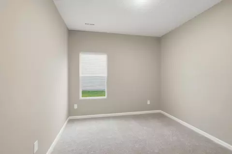 Bedroom - 4016 Chakeres Ave, Springfield, OH 45505 photo 3 of 6