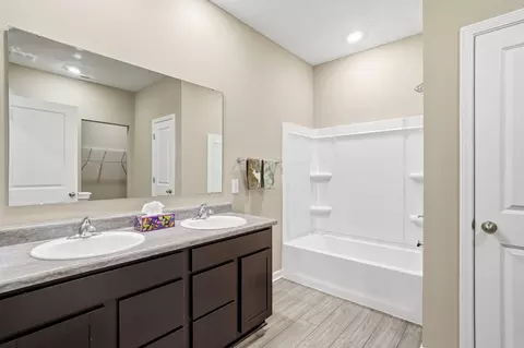 Bath - 4016 Chakeres Ave, Springfield, OH 45505 photo 1 of 4