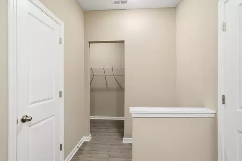 Entry Way - 4016 Chakeres Ave, Springfield, OH 45505 photo 5 of 9