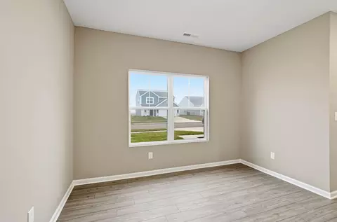 Living - 4016 Chakeres Ave, Springfield, OH 45505 photo 4 of 4