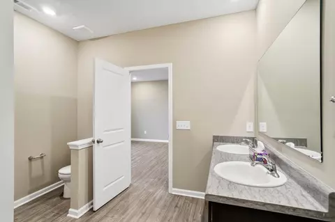 Bath - 4016 Chakeres Ave, Springfield, OH 45505 photo 2 of 4