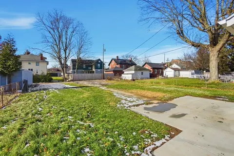Exterior - 273 S Clairmont Ave, Springfield, OH 45505 photo 8 of 9