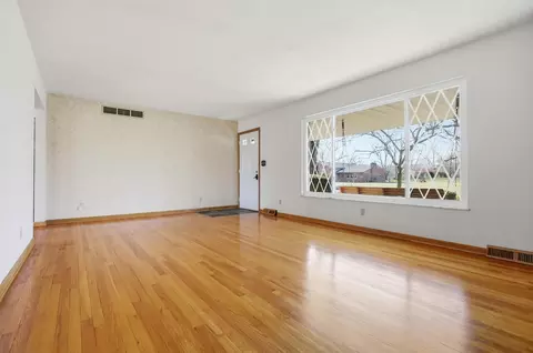 Living - 2746 Northbourne Dr, Springfield, OH 45506 photo 1 of 9