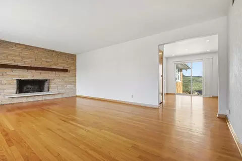 Living - 2746 Northbourne Dr, Springfield, OH 45506 photo 4 of 9