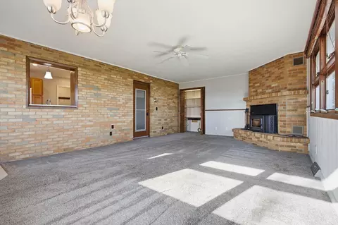 Living - 2746 Northbourne Dr, Springfield, OH 45506 photo 7 of 9