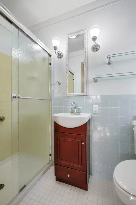 Bath - 2746 Northbourne Dr, Springfield, OH 45506 photo 2 of 5