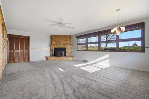 Living - 2746 Northbourne Dr, Springfield, OH 45506 photo 6 of 9