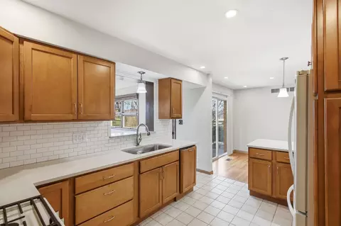 Kitchen - 2746 Northbourne Dr, Springfield, OH 45506 photo 2 of 7