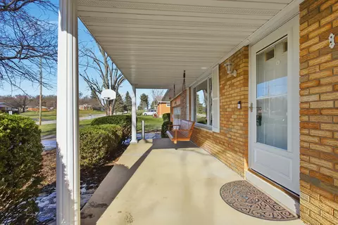 Exterior - 2746 Northbourne Dr, Springfield, OH 45506 photo 5 of 13