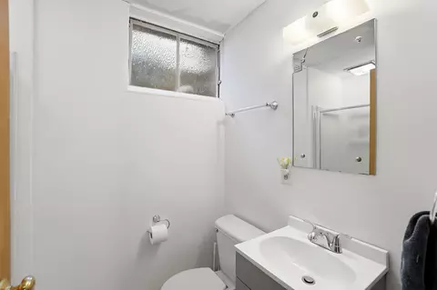 Bath - 709 W Home Rd, Springfield, OH 45504 photo 3 of 3