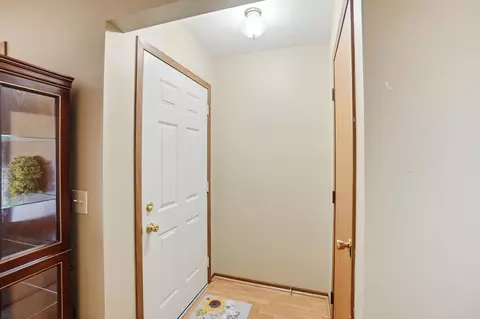 Entry Way - 2951 Archer Ln #*, Springfield, OH 45503 photo 1 of 1