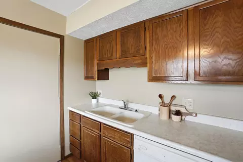 Kitchen - 2951 Archer Ln #*, Springfield, OH 45503 photo 2 of 4