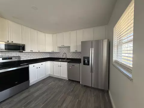 Kitchen - 2948 Hyannis Dr, Springfield, OH 45503 photo 2 of 2