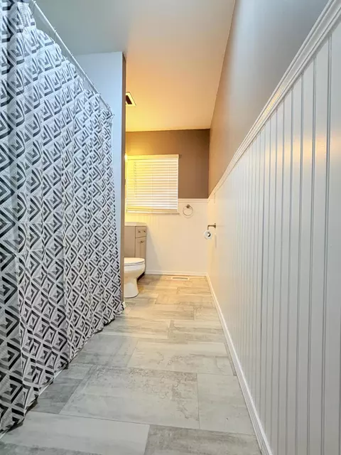Bath - 2948 Hyannis Dr, Springfield, OH 45503 photo 3 of 5