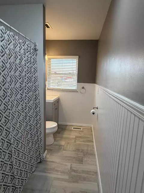 Bath - 2948 Hyannis Dr, Springfield, OH 45503 photo 1 of 5