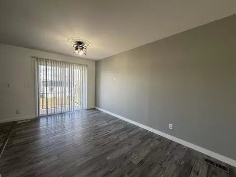 Living - 2948 Hyannis Dr, Springfield, OH 45503 photo 2 of 4
