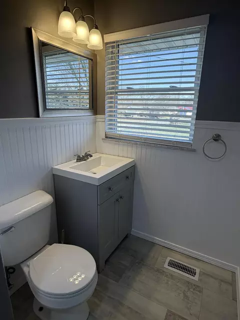 Bath - 2948 Hyannis Dr, Springfield, OH 45503 photo 2 of 5