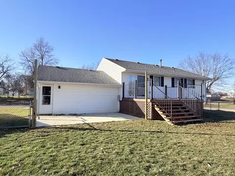 Exterior - 2948 Hyannis Dr, Springfield, OH 45503 photo 6 of 7