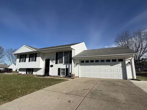 Exterior - 2948 Hyannis Dr, Springfield, OH 45503 photo 2 of 7