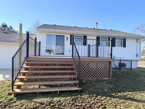 Exterior - 2948 Hyannis Dr, Springfield, OH 45503 photo 5 of 7