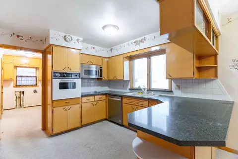Kitchen - 308 E Lyndhurst St, Sidney, OH 45365 photo 4 of 7