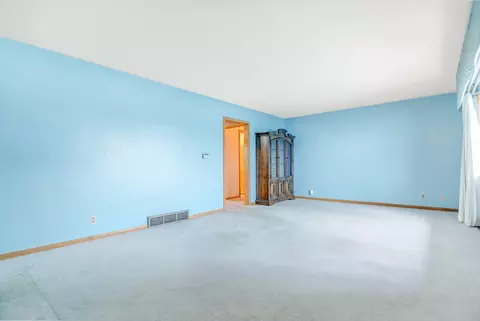 Living - 308 E Lyndhurst St, Sidney, OH 45365 photo 1 of 4