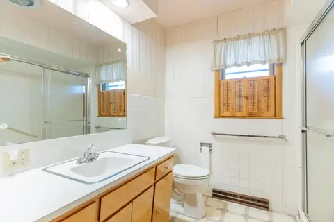 Bath - 308 E Lyndhurst St, Sidney, OH 45365 photo 3 of 3