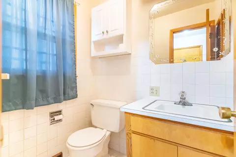 Bath - 308 E Lyndhurst St, Sidney, OH 45365 photo 1 of 3