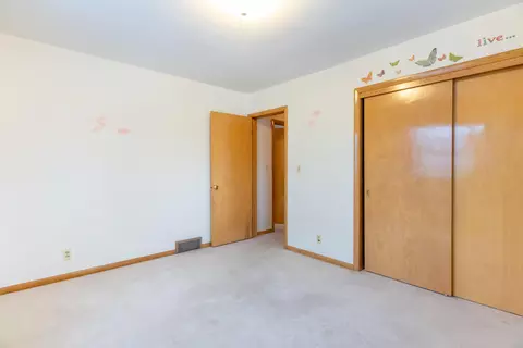 Bedroom - 308 E Lyndhurst St, Sidney, OH 45365 photo 4 of 4