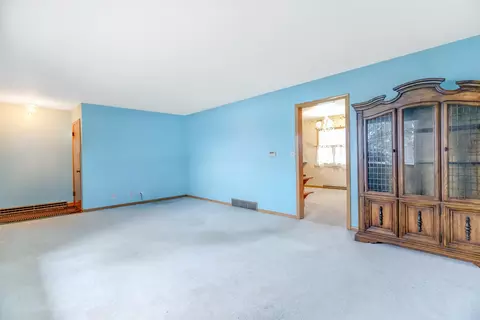 Living - 308 E Lyndhurst St, Sidney, OH 45365 photo 2 of 4