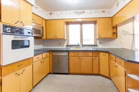 Kitchen - 308 E Lyndhurst St, Sidney, OH 45365 photo 5 of 7