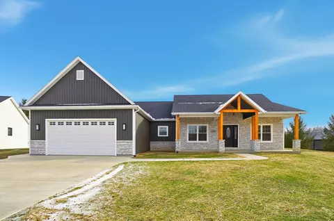 2677 Summer Rambo Ct, Lima, OH 45806