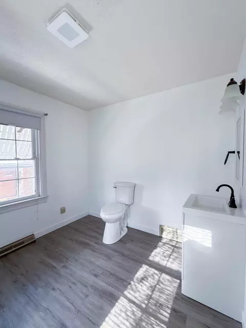 Bath - 820 W 1st St, Springfield, OH 45504 photo 2 of 5
